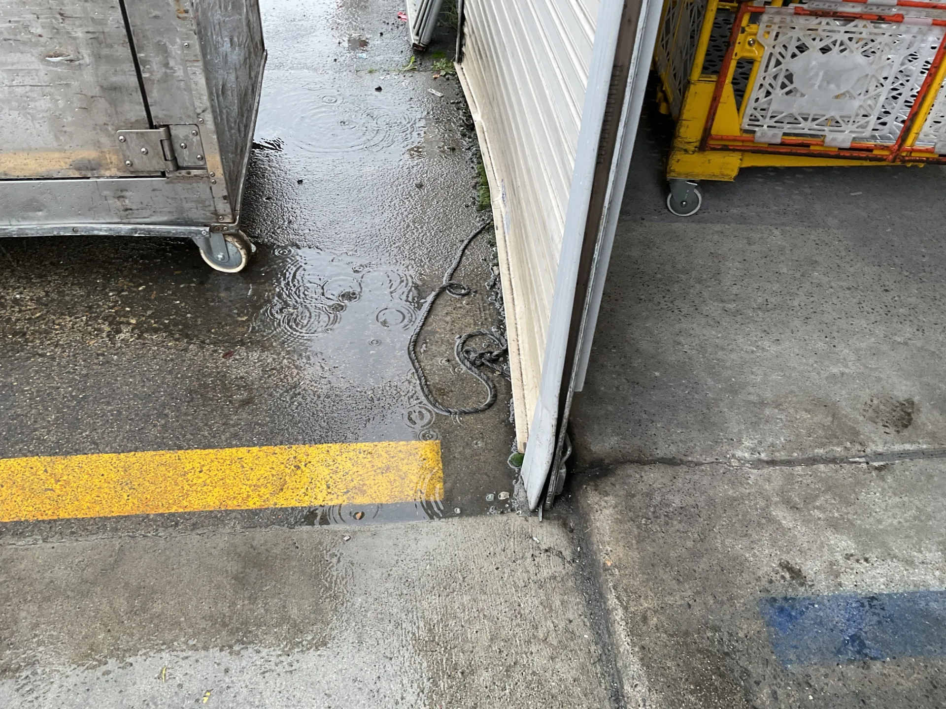 軽量シャッターの修理