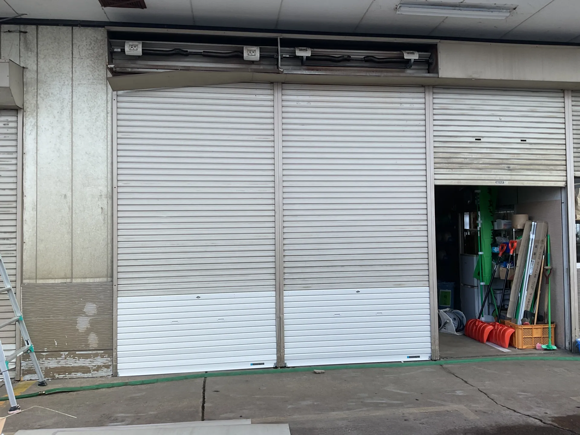 軽量シャッター　修理