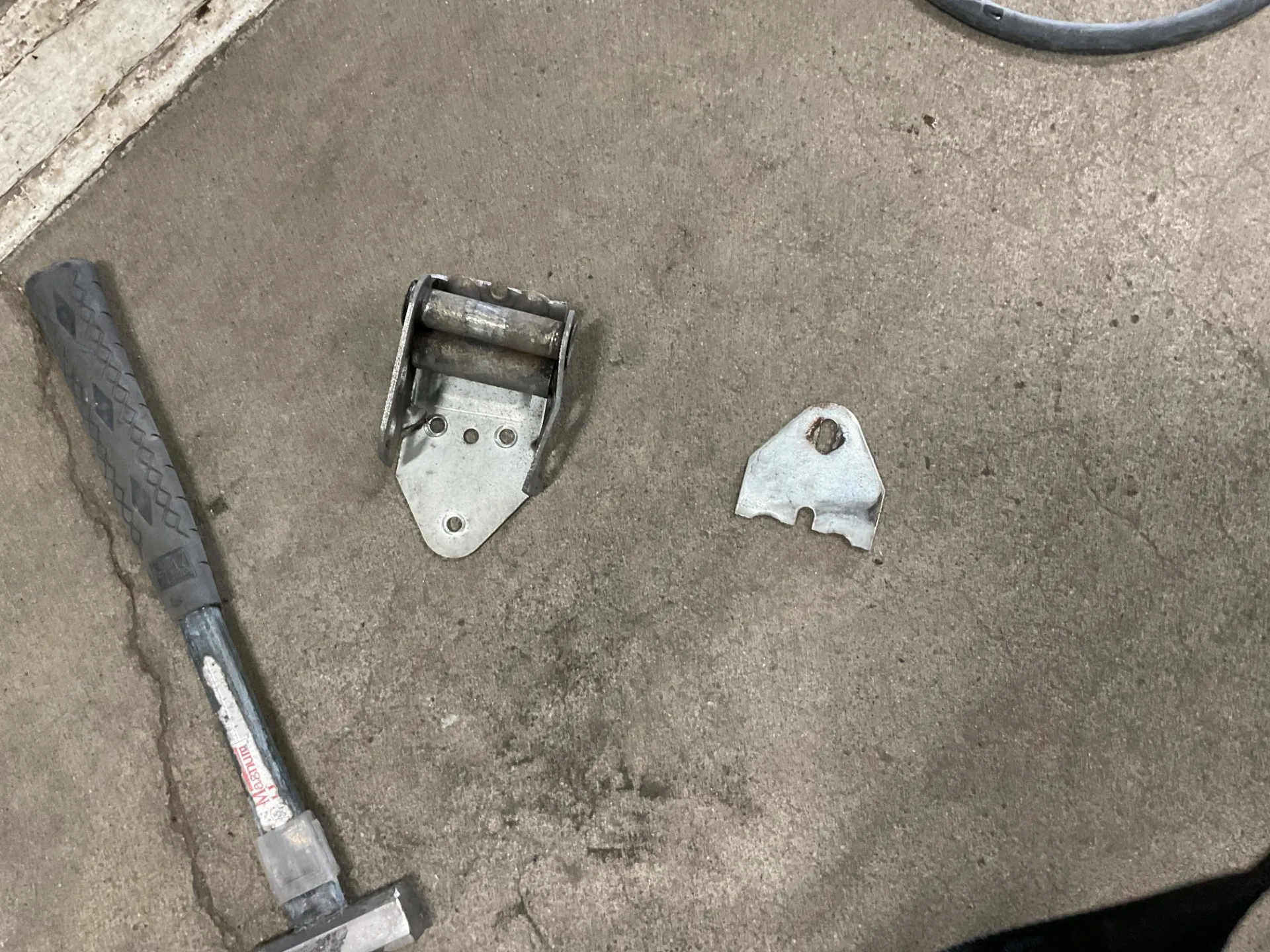 オーバードアのローラヒンジ